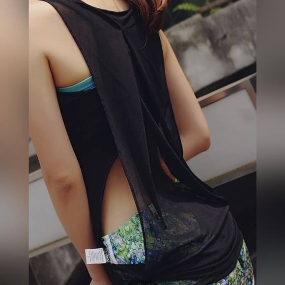 Women's Solid Black Cut Out, Double Layer Mesh Back Fitness Top - Picture 5 of 5